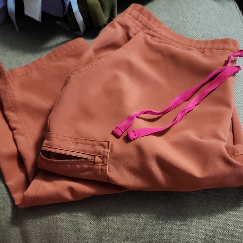 Figs Yola Pants In Terracotta
